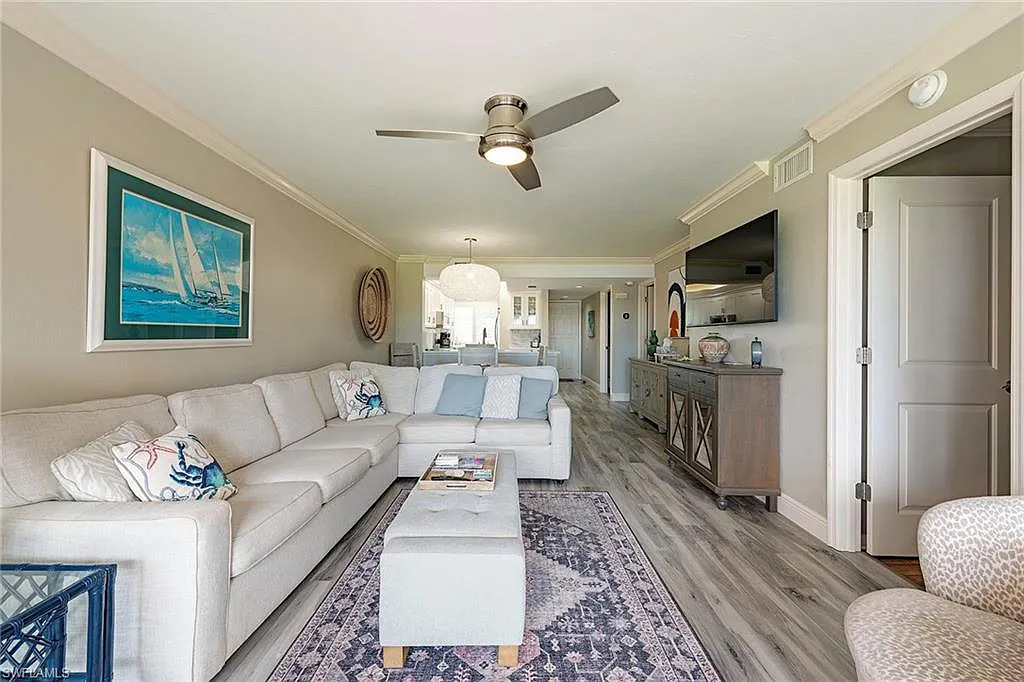 2 bed, 2.0 bath, 990 sqft, $5,600 — Photo 3