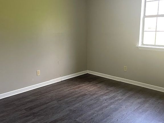 4th image of 52 Iris Ln