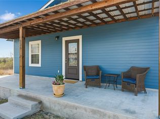 235 W Club Oak Ln, Rockport, TX 78382