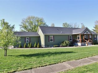 27 W 7th St, Dresden, OH 43821