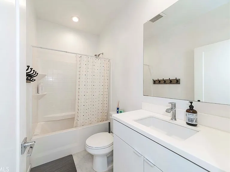 408 Hudson St — Photo 24