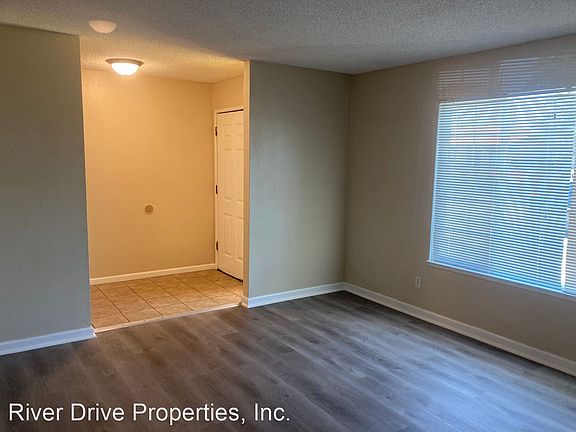 3rd image of 421 Hillsdale Dr