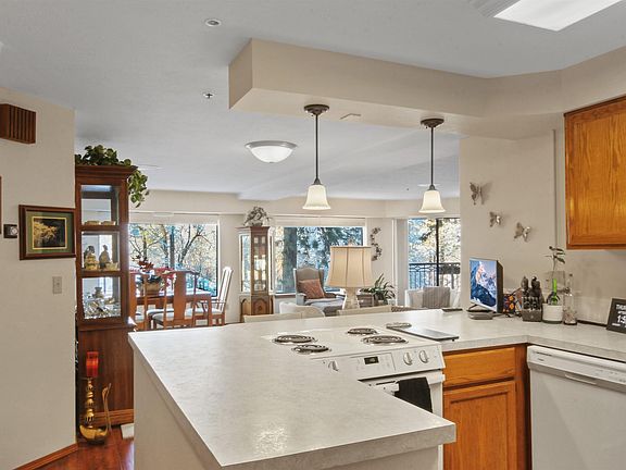 3rd image of 221 E Rockwood Blvd APT 219