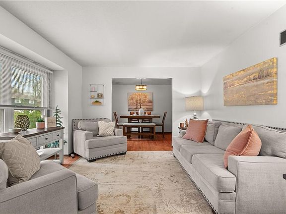 3rd image of 803 Melrose St
