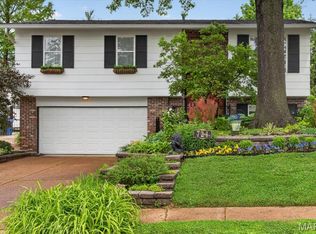 721 Oakway Pl, Saint Louis, MO 63122