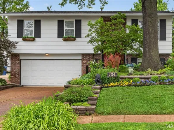 721 Oakway Pl, Saint Louis, MO 63122