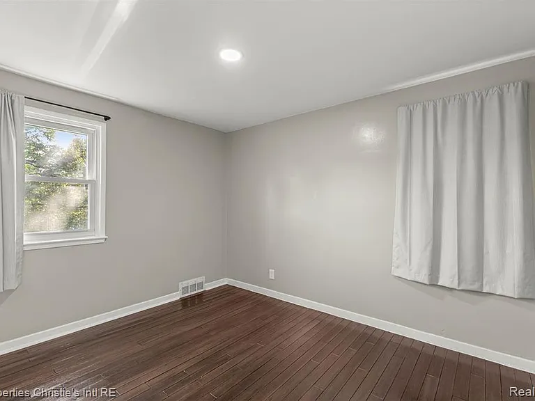 10838 Nottingham Rd — Photo 18