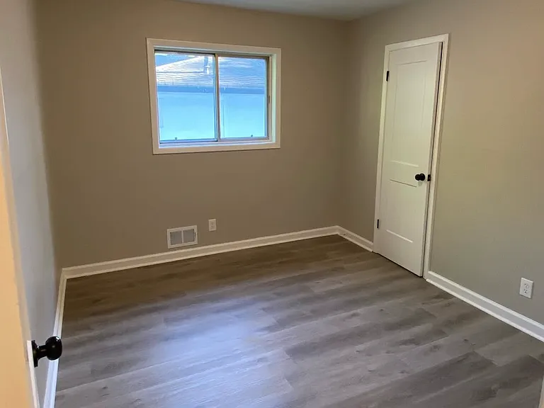 493 Woods Dr NW — Photo 3