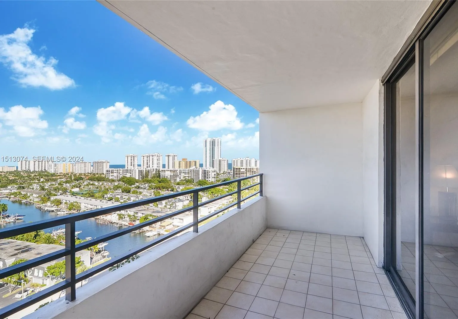 1 bed, 1.5 bath, 950 sqft, $2,000 — Photo 2