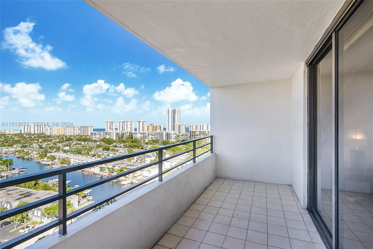 Building Photo - 2500 Parkview Dr #1610