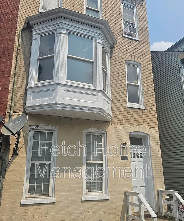 569 W Philadelphia St #1