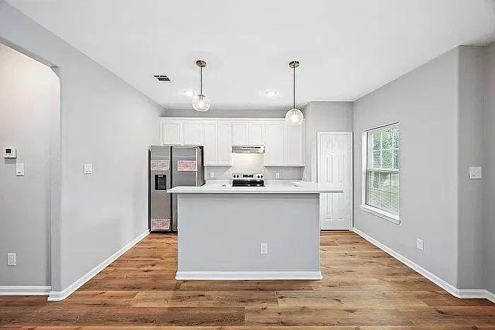 2 bed, 2.0 bath, 1893 sqft, $1,700 — Photo 3