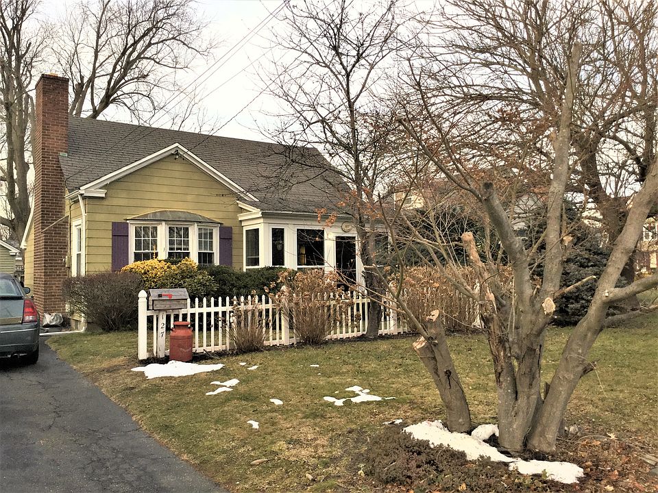 127 Elm St, Sayville, NY 11782 Zillow