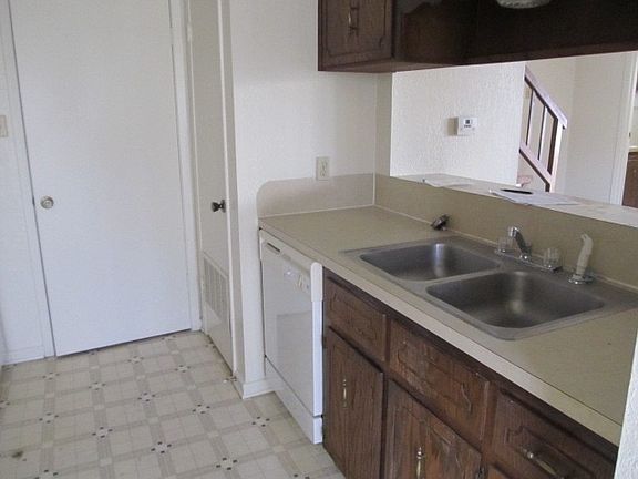 3rd image of 1307 Covey Ln APT D