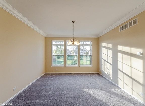 5th image of 120 Northfield Dr