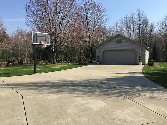 Detached Garage