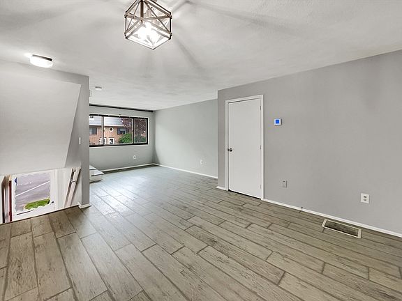 3rd image of 173 Farrwood Dr Unit 173