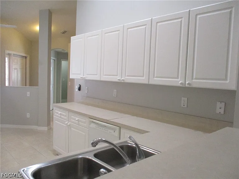 4330 SW 7th Pl — Photo 6