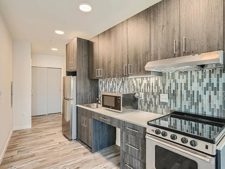 Welcome to AV Lofts! Beautiful views plus in-unit laundry! Up to 8 weeks free! — Photo 38