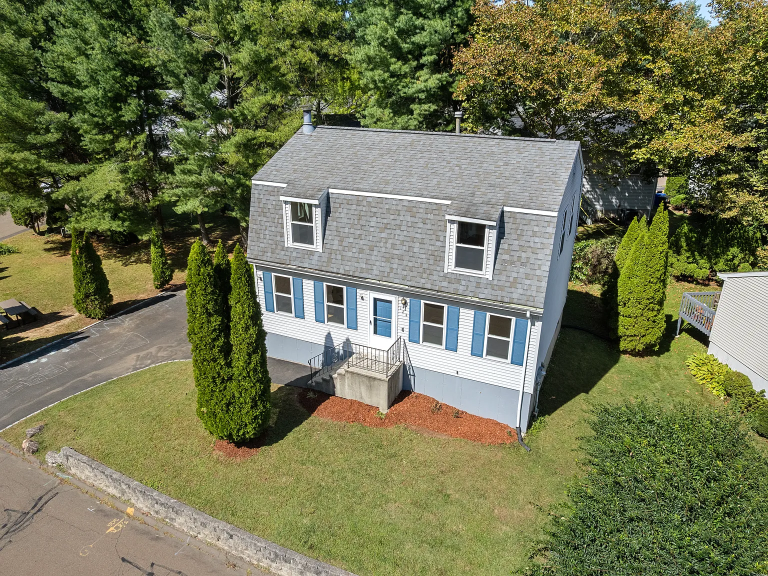3 bed, 1.5 bath, 1536 sqft, $3,850 — Photo 2