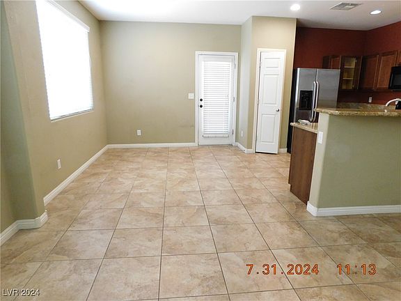 5th image of 172 Crested Creek Ave