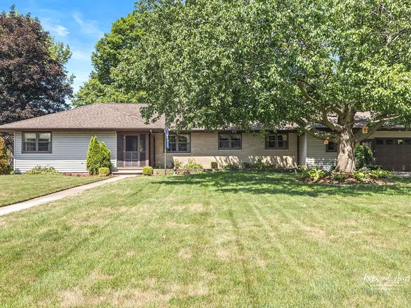 445 S Ralph St, Watseka, IL 60970