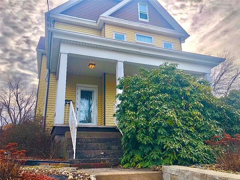 1st image of 621 Cedar St
