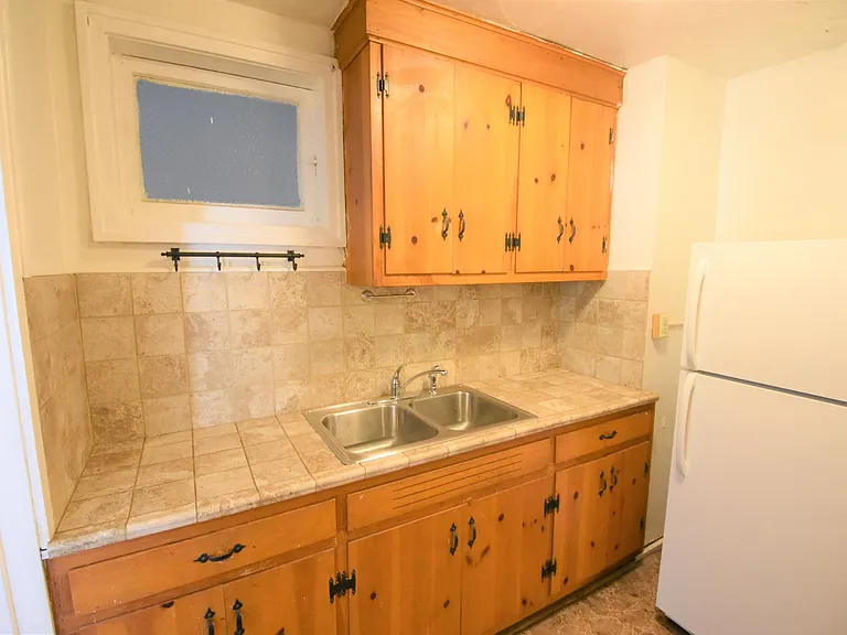 1145 Pennsylvania Ave #4 — Photo 10