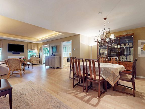 3rd image of 113 Parkwood Dr