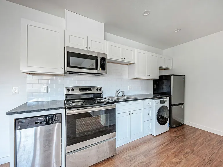 306 E 30th St #108 — Photo 7