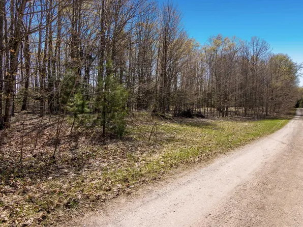 2 Woodland Trl, Traverse City, MI 49684