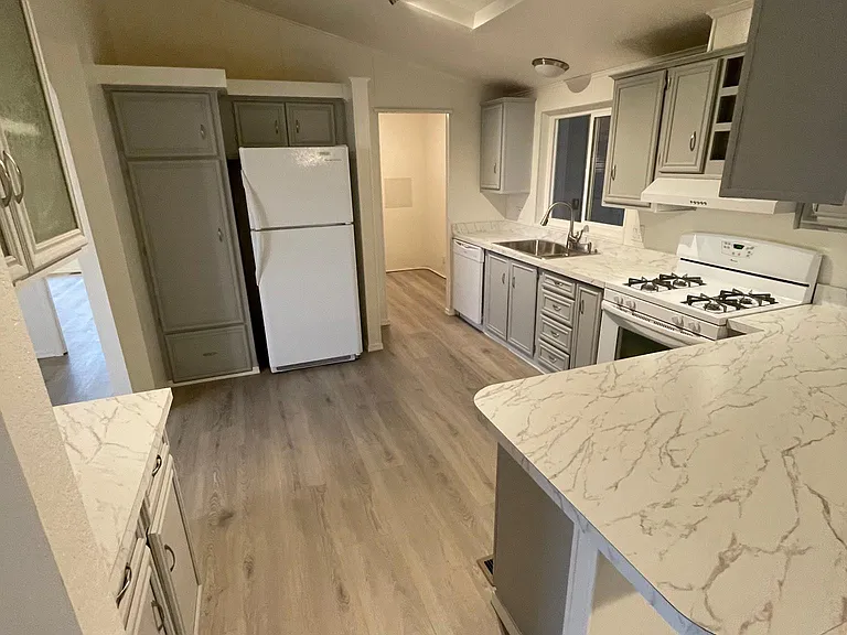 5550 S Pearl St #1 — Photo 6