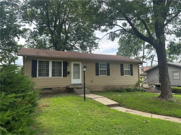 8404 Booth Ave, Raytown, MO 64138
