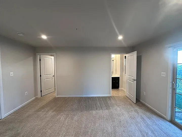 1018 S Macon St — Photo 1