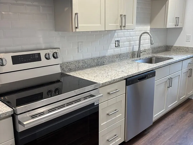 208 Pearl St #I — Photo 7