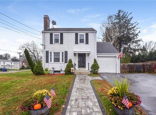 7 Taylor Rd, West Hartford, CT 06110