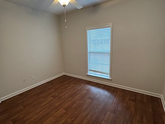 5th image of 203 Belhaven Dr