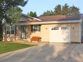 221 Oak Ct, Orfordville, WI 53576