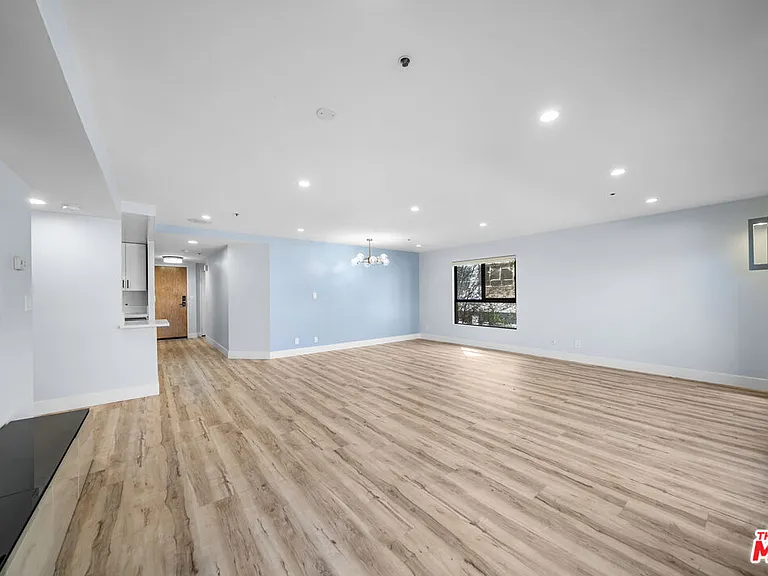 727 S Ardmore Ave #108 — Photo 5