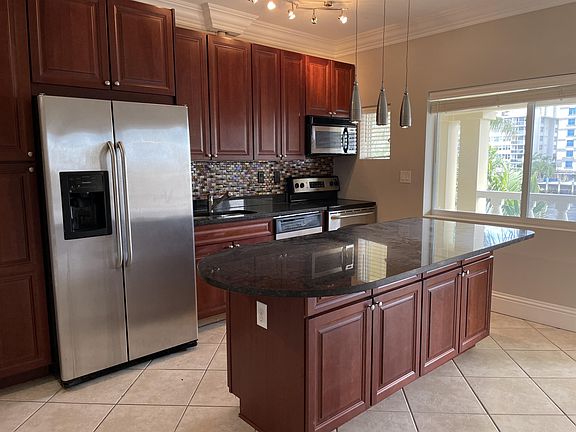 3rd image of 2895 NE 32nd St APT 305
