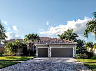 2156 Grove Dr, Naples, FL 34120