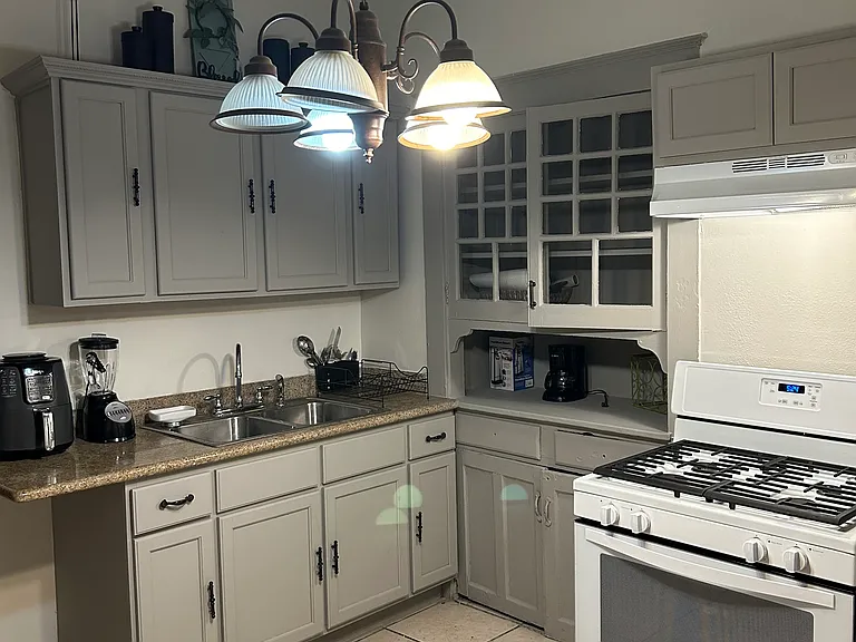 4023 N Claiborne Ave — Photo 1