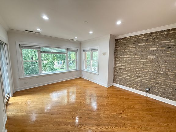 5th image of 6255 N Claremont Ave #2