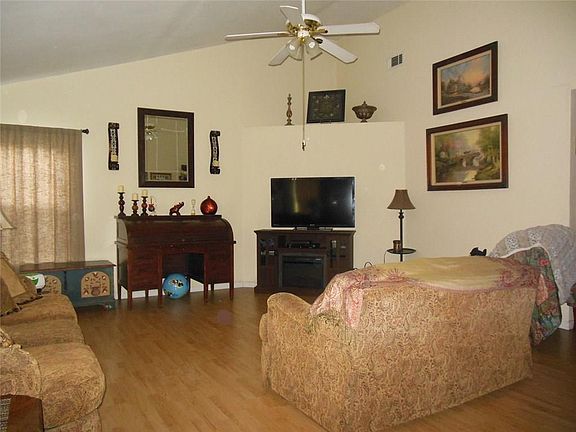 4th image of 131 Barton Ln