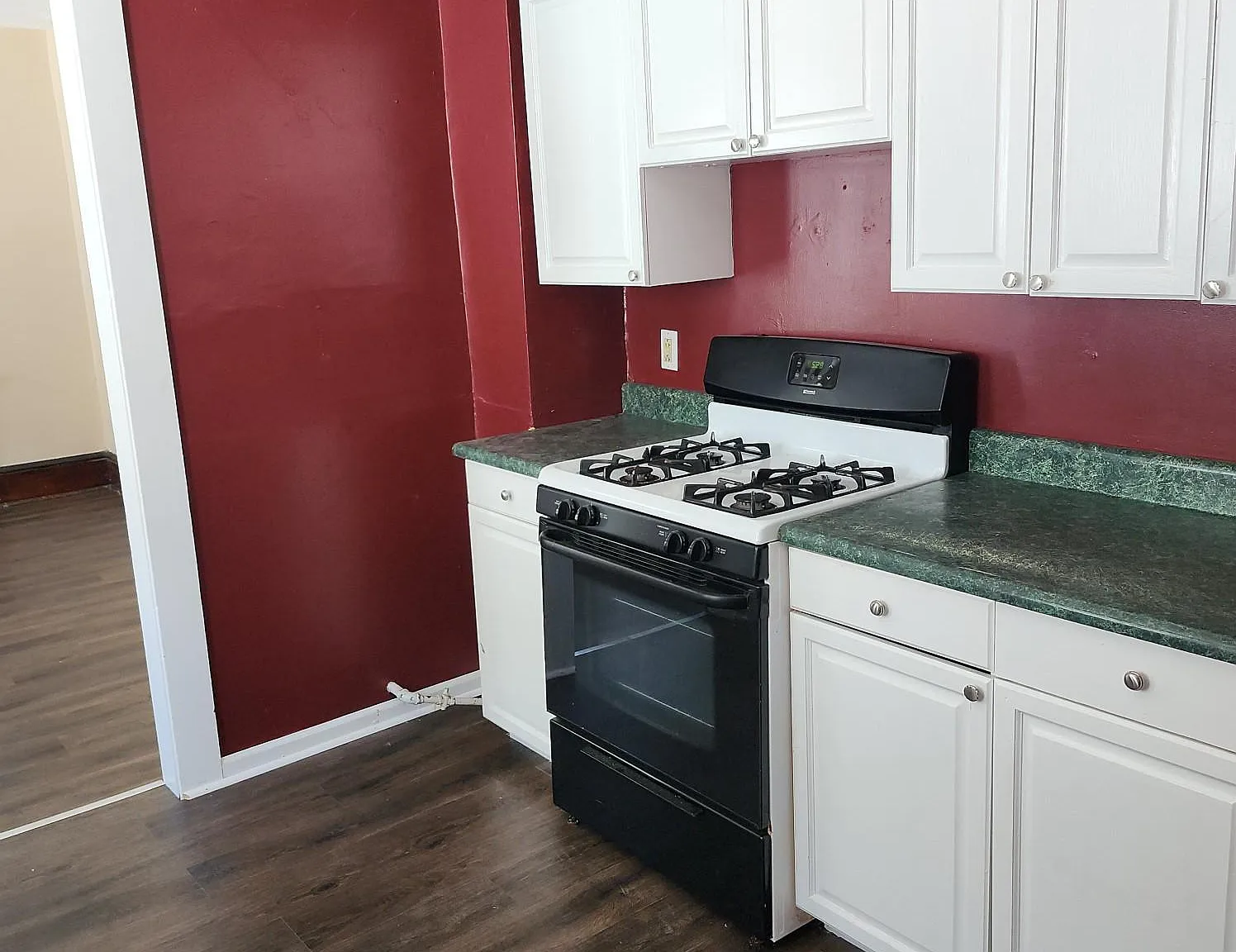 1333 W 8th St — Photo 2