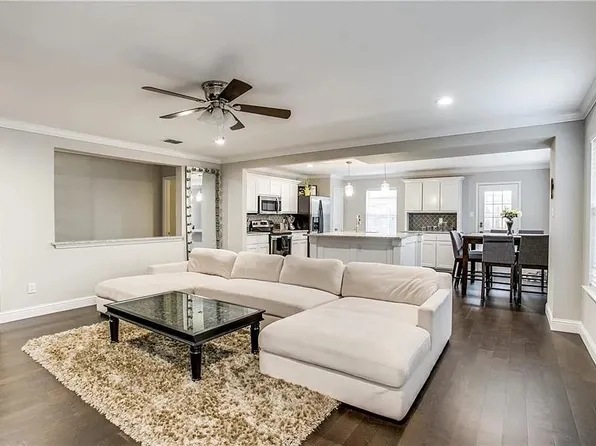 1613 Crown Point Dr, Little Elm, TX 75036