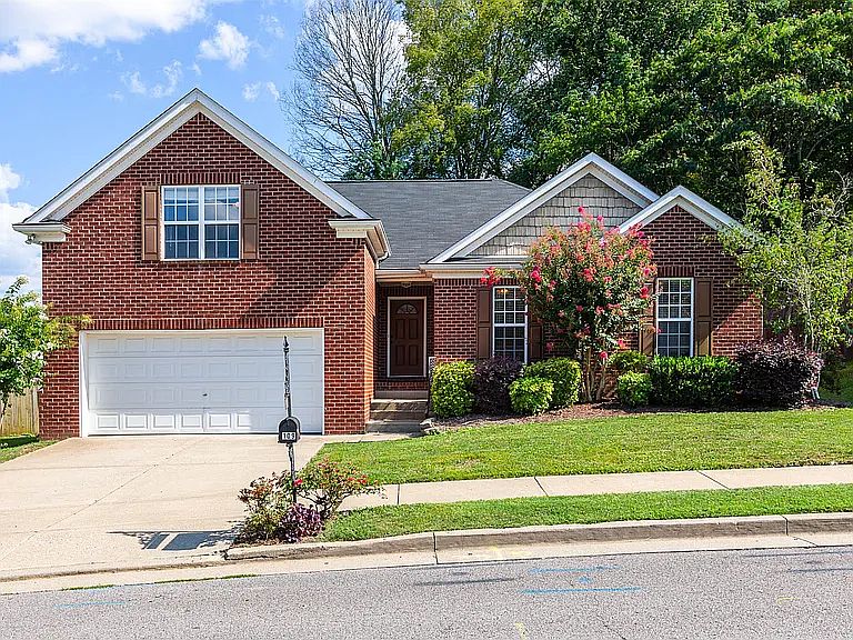 1st image of 109 Lakeside Ct