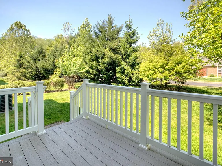 4 Regency Ct — Photo 51