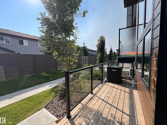 5th image of 1729 Keene Cres SW #48