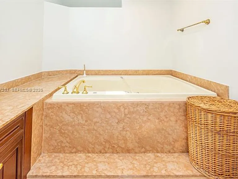 20935 NE 37th Ct #Townhouse 20935 — Photo 40